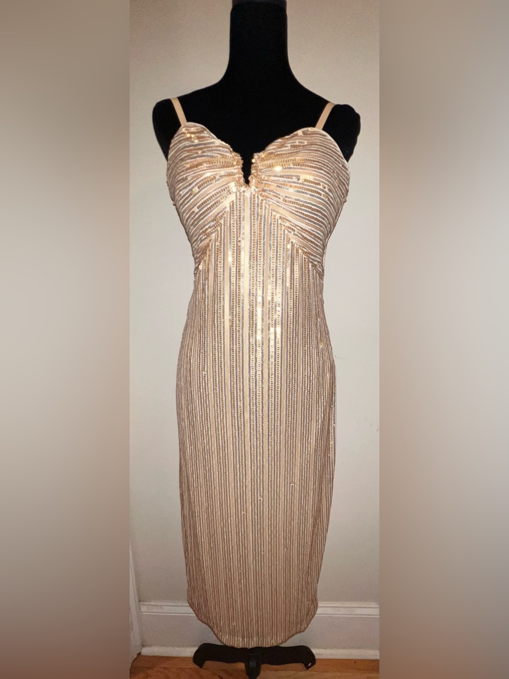 Siena Studio Gold Sequined Stretch Midi Sheath
Dress. NWT. Size: 8. Asking: $79